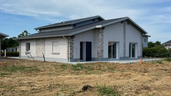 Villa bifamiliare in venditaCavriago
